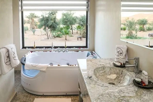 Romantic Süit, Tepe Manzaralı