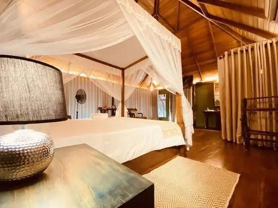 Luxury Çadır, 1 En Büyük (King) Boy Yatak, Sigara İçilmez, Göl Manzaralı
