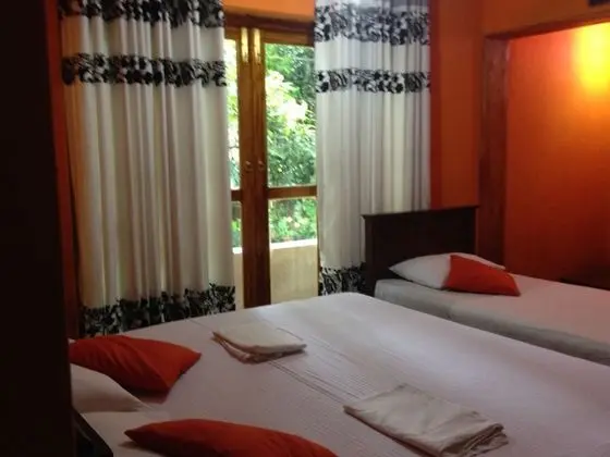 Deluxe Üç Kişilik Oda, Bahçe Manzaralı