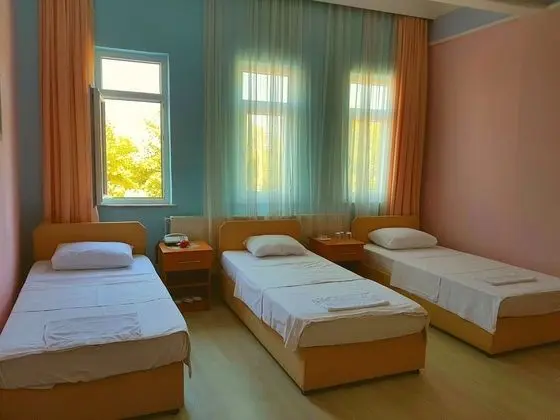 Üç Kişilik Oda