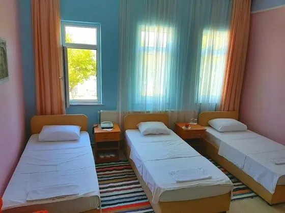 Üç Kişilik Oda