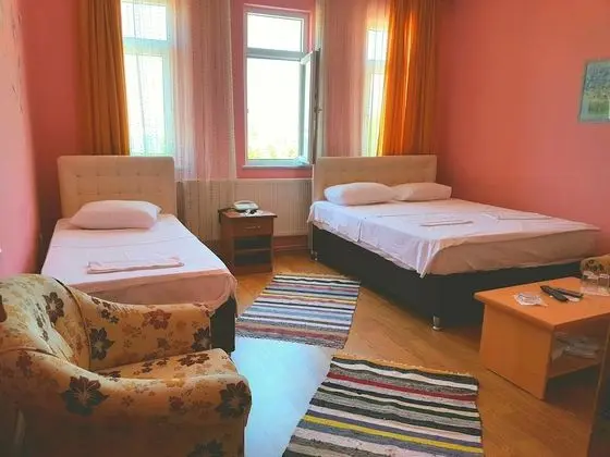 Üç Kişilik Oda
