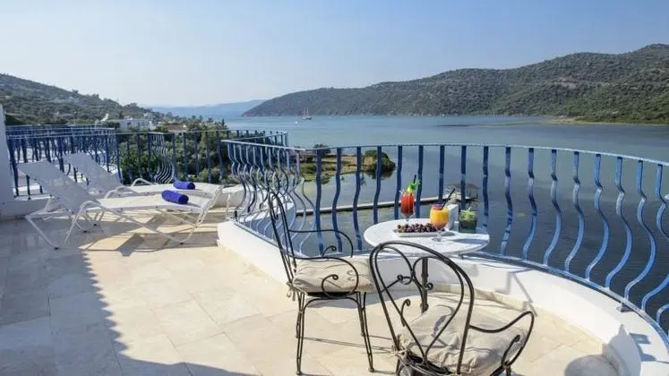 Çatı Katı Büyük Oda, Deniz Manzaralı
