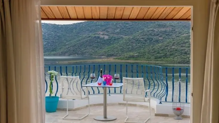 Çatı Katı Büyük Oda, Deniz Manzaralı