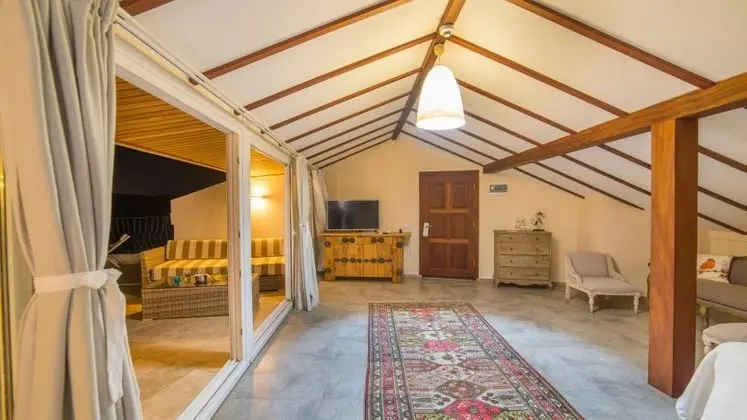 Çatı Katı Büyük Oda, Deniz Manzaralı