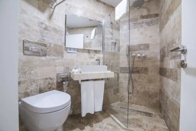 Standard Tek Büyük Yataklı Oda