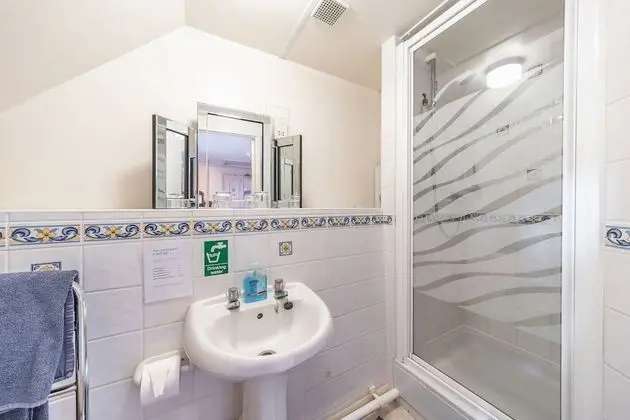 Tek Büyük Yataklı Oda, Banyolu/Duşlu