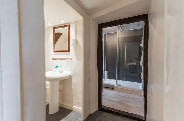 Üç Kişilik Oda, Banyolu/Duşlu