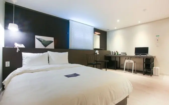 Oda (Cinema Zone (65-inch Smart TV Netflix)