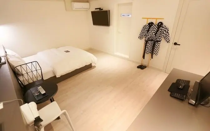 Oda (Cinema Zone (65-inch Smart TV Netflix)