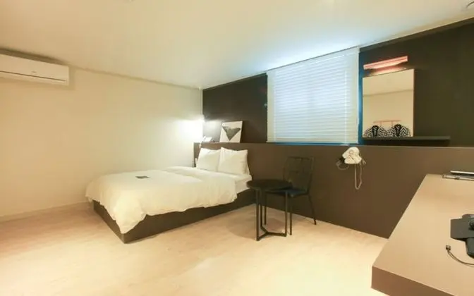 Oda (Cinema Zone (65-inch Smart TV Netflix)