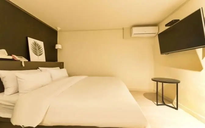 Oda (Cinema Zone (65-inch Smart TV Netflix)