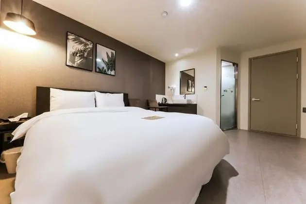 Premium Double Room (Battle PC/Extra Fee for 2+ Nights including Weekend or National Holidays)