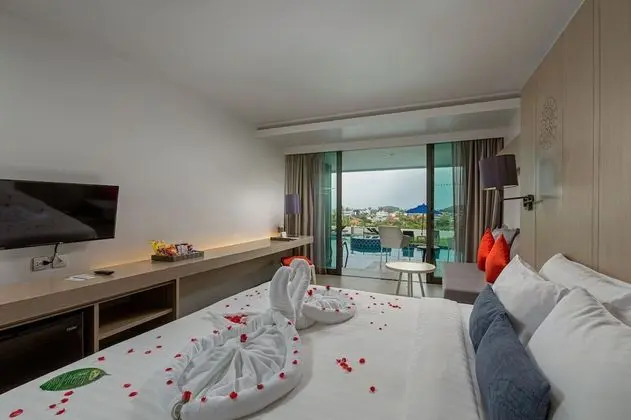 Deluxe Oda, Havuz Kullanımı, Havuz Manzaralı