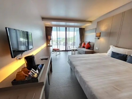 Deluxe Oda, Havuz Kullanımı, Havuz Manzaralı