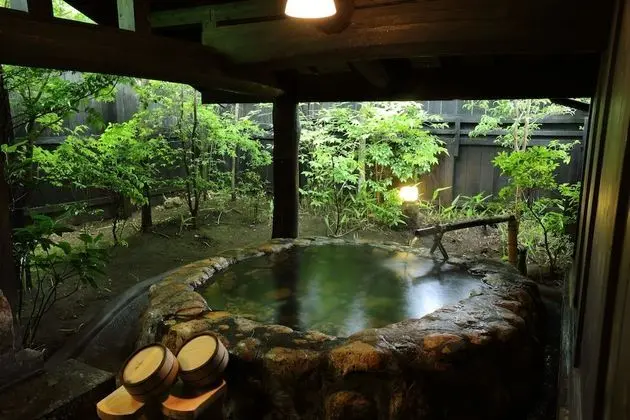Traditional Oda (Open-air Bath, For 3 people)
