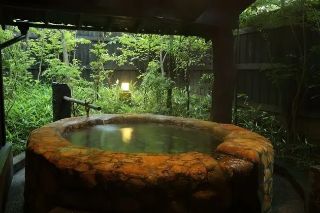 Traditional Oda (Open-air Bath, For 3 people)