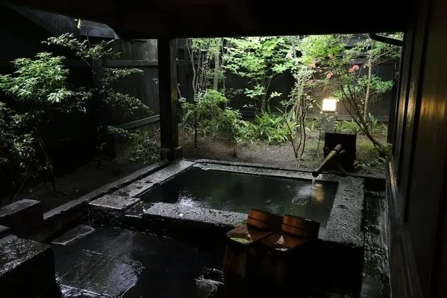 Traditional Oda (Open-air Bath, For 3 people)