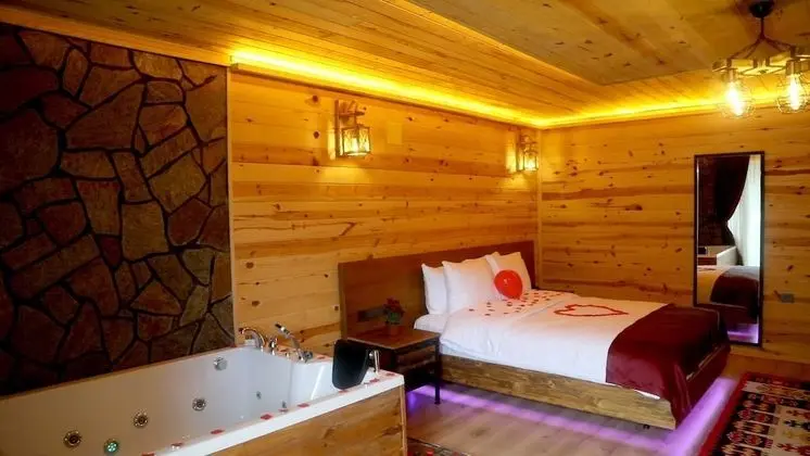 Deluxe Süit, 1 Çift Kişilik Yatak, Sıcak Su Küveti, Nehir Manzaralı