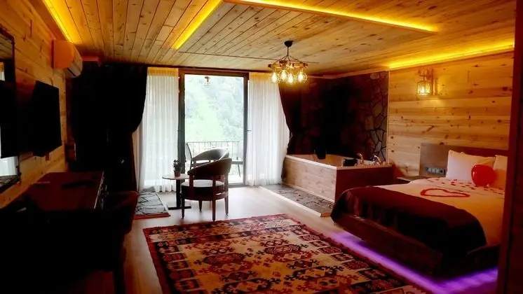 Deluxe Süit, 1 Çift Kişilik Yatak, Sıcak Su Küveti, Nehir Manzaralı
