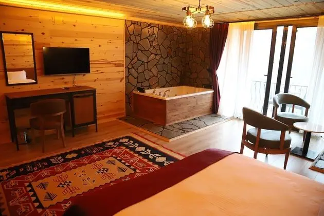 Deluxe Süit, 1 Çift Kişilik Yatak, Sıcak Su Küveti, Nehir Manzaralı