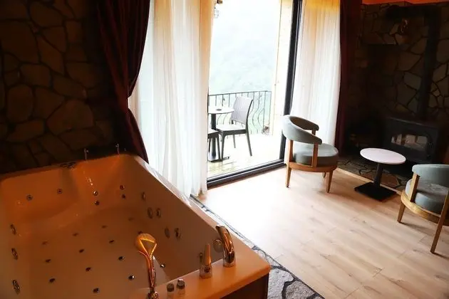 Deluxe Süit, 1 Çift Kişilik Yatak, Sıcak Su Küveti, Nehir Manzaralı
