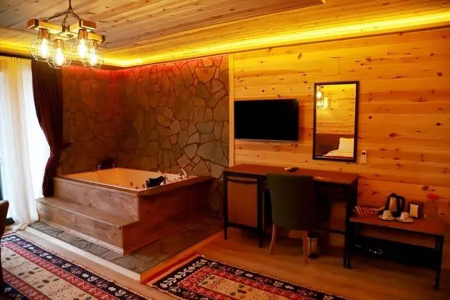Deluxe Süit, 1 Çift Kişilik Yatak, Sıcak Su Küveti, Nehir Manzaralı