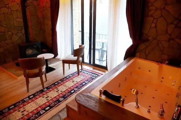 Deluxe Süit, 1 Çift Kişilik Yatak, Sıcak Su Küveti, Nehir Manzaralı