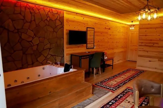 Deluxe Süit, 1 Çift Kişilik Yatak, Sıcak Su Küveti, Nehir Manzaralı