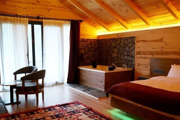 Deluxe Süit, 1 Çift Kişilik Yatak, Sıcak Su Küveti, Nehir Manzaralı