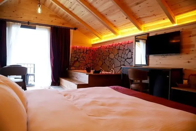 Deluxe Süit, 1 Çift Kişilik Yatak, Sıcak Su Küveti, Nehir Manzaralı