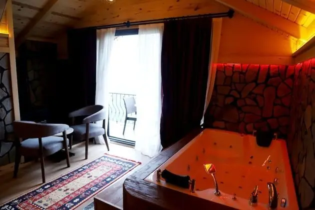 Deluxe Süit, 1 Çift Kişilik Yatak, Sıcak Su Küveti, Nehir Manzaralı