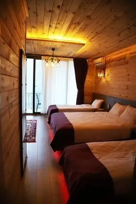 Standard Dört Kişilik Oda, Birden Çok Yatak, Nehir Manzaralı, Yamaçta
