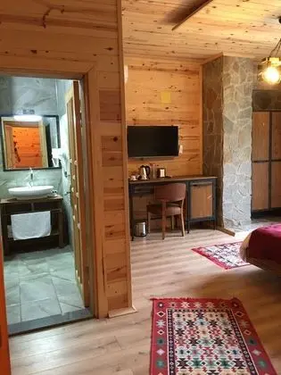 Standard Tek Büyük Yataklı Oda, 1 Çift Kişilik Yatak, Nehir Manzaralı, Yamaçta