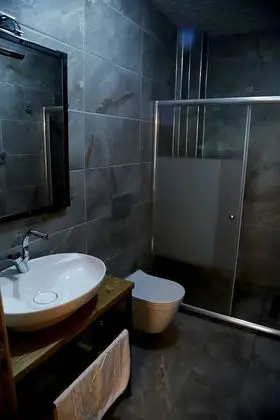 Standard Üç Kişilik Oda, Birden Çok Yatak, Nehir Manzaralı, Yamaçta