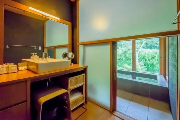 İki Ayrı Yataklı Oda, Sigara İçilmez (Hollywood, ROKKABOU, Private bath)
