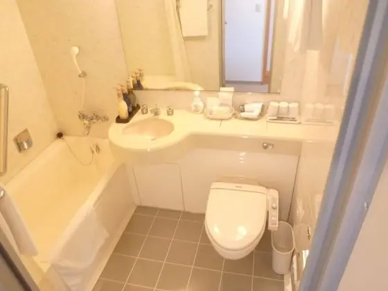 İki Ayrı Yataklı Oda, Sigara İçilebilir