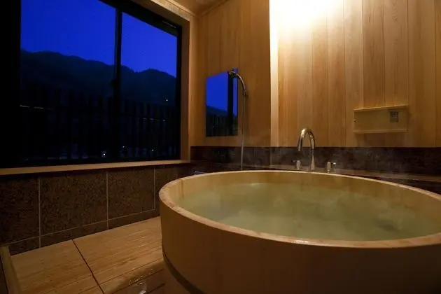 Traditional Oda (Semi Open-air Bath For 2 People)