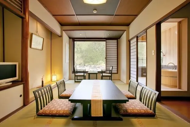 Traditional Oda (Semi Open-air Bath For 4 People)