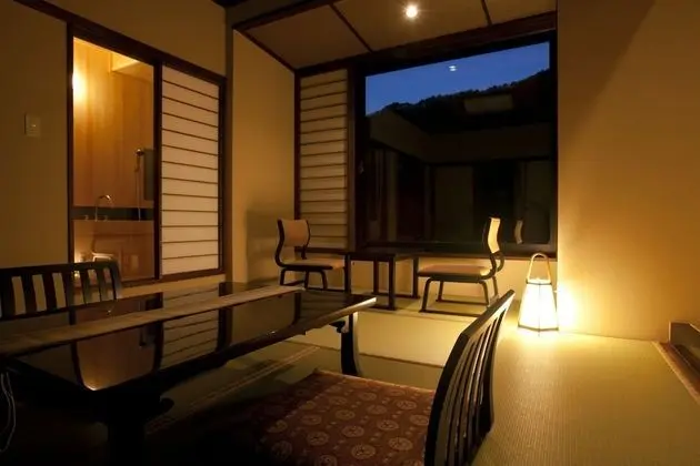 Traditional Oda (Semi Open-air Bath For 4 People)