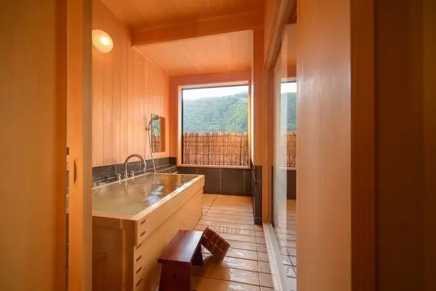 Traditional Oda (Semi Open-air Bath For 4 People)