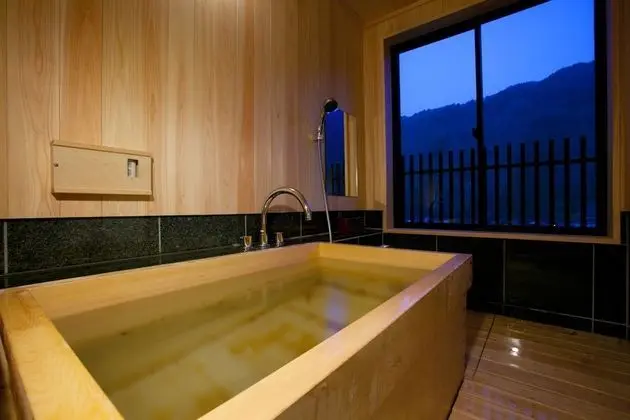 Traditional Oda (Semi Open-air Bath For 4 People)
