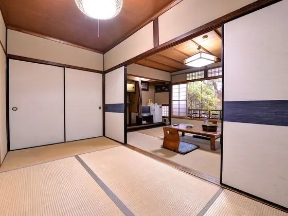 Traditional Oda (JPN Townhouse Style for 6, Toilet)