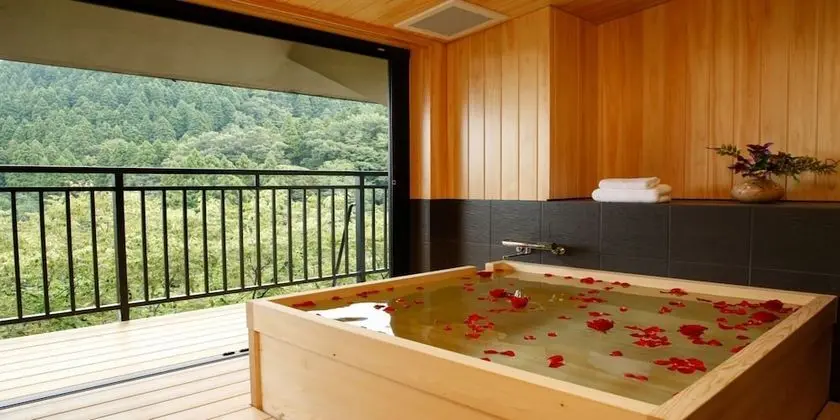Traditional Oda, Sigara İçilebilir (Japanese Style, Open-Air Bathroom)