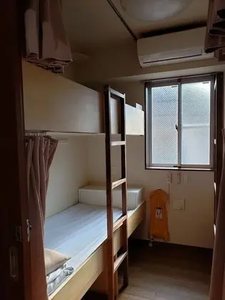 Dört Kişilik Oda, Sadece erkekler için