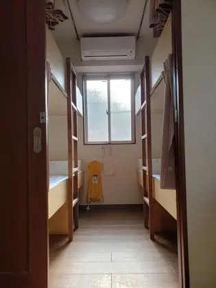 Dört Kişilik Oda, Sadece erkekler için