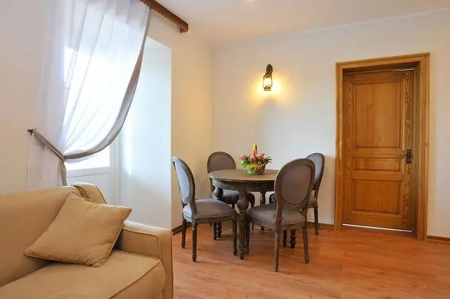 Süit, Balkon