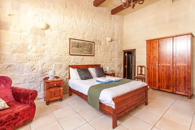 Family Ev, Birden Çok Yatak (Villayana Gozitan Farmhouse with pool)