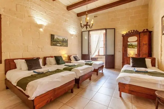 Family Ev, Birden Çok Yatak (Villayana Gozitan Farmhouse with pool)