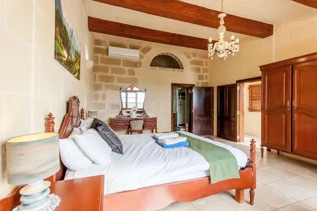 Family Ev, Birden Çok Yatak (Villayana Gozitan Farmhouse with pool)